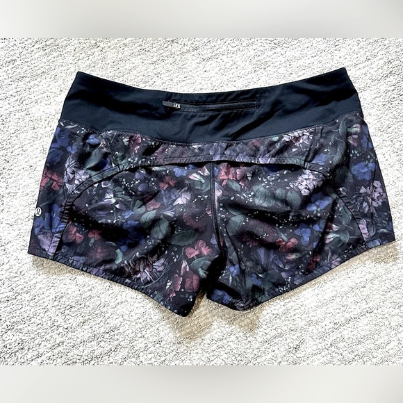 Lululemon Speed Up shorts - Picture 2 of 4
